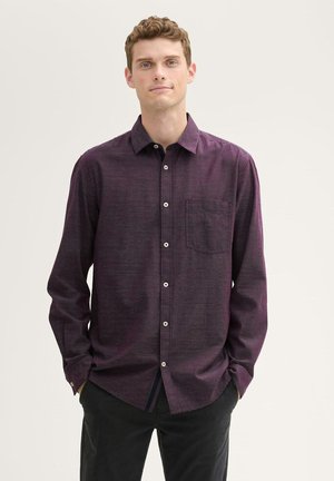 REGULAR FIT MIT STRUKTUR - Skjorta - purple diagonal structure