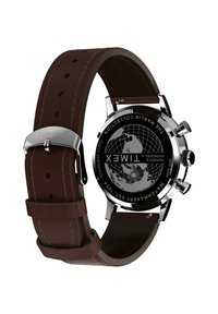 Montre chronographe Timex avec un bracelet en cuir brun, boîtier en acier inoxydable, cadran noir présentant un design de carte du monde et accents argentés.