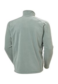 Fleece mikina v tlumeně zelené barvě, s vysokým límcem, dlouhými rukávy a šitými švy, s měkkým, texturovaným povrchem.