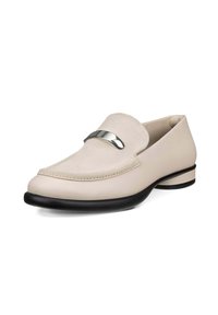 Beige Leder Slipper mit gesticktem Design, abgerundeter Spitze und metallic Akzent am Rist. Kontrastierende schwarze Sohle mit niedrigem Absatz.