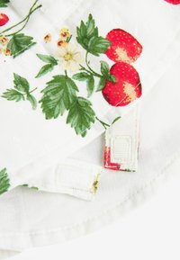 Next REGULAR FIT - Chapeau - red white srawberry print