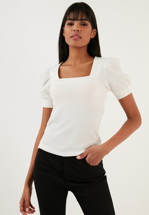 LELA SLIM FIT - Bluse - ecru