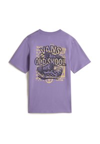 Fialové bavlněné tričko s grafickým designem zobrazujícím skateboardovou botu a výrazným textem "VANS OLDSKOOL" v černé a žluté barvě.