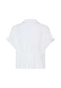 Blouse blanche à manches courtes avec col et taille froncée, vue de dos sur un fond blanc uni.