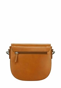 Sac bandoulière en cuir tanné avec un fond arrondi, une poche avant zippée et un rabat repliable. Présente des accents en métal.