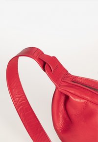 Aunts & Uncles CROCUS - Gürteltasche - crimson red