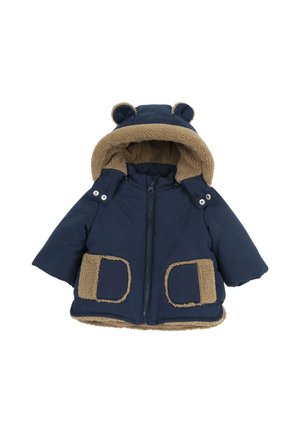 Giacca da bambino blu navy con fodera in pile color sabbia, cappuccio con orecchie da orso, cerniera frontale, bottoni automatici sulle spalle e tasche rifinite in pile.