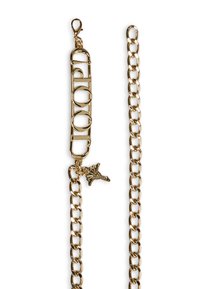 Gouden metalen kettingband met grote schakels. Voorzien van een rond logo-hanger en een kleine charme die lijkt op een plant of blad.