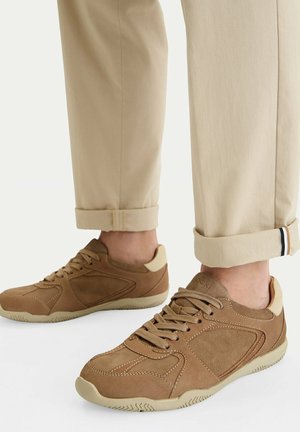Lasocki, LASOCKI MEN'S SNEAKERS BEIGE - Baskets basses - beige