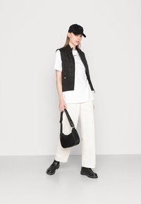 Nike Sportswear TEE  - Jednoduché tričko - white/black