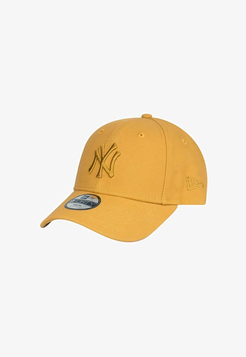 Senfgelbe Baseballmütze mit gesticktem NY-Logo auf der Vorderseite und New Era-Logo an der Seite, Aufkleber in Jugendgröße auf dem gebogenen Schirm.