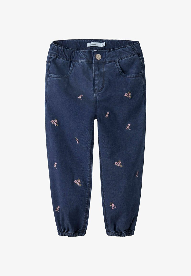 Tamsiai mėlynos džinsinės kelnės su siuvinėtais gėlių akcentais, elastinga juosta ir elastingomis rankogaliais ties kulkšnimis. Penkių kišenių dizainas.