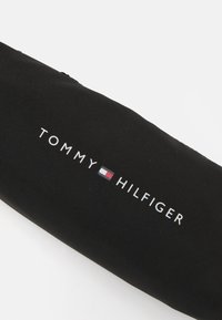 Tommy Hilfiger ESSENTIAL PENCIL CASE UNISEX - Peračník - black