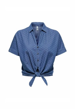 Camisa de mezclilla corta, azul con lunares blancos, de mangas cortas, cierre de botones, diseño con nudo en la parte delantera, textura suave, estilo casual.