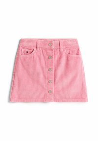 Roze corduroy rok met verticale strepen, voorzakken en vijf metalen knopen in het midden. Glad oppervlak.