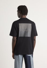 HUGO - DUSPLITO - Print T-shirt - black Thumbnail Image 1