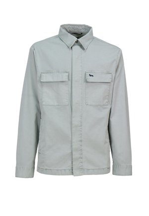 Jasnoszara koszula z długim rękawem wykonana z bawełny, z kołnierzykiem na guziki, dwoma kieszeniami na piersi oraz małym logo na lewej kieszeni.