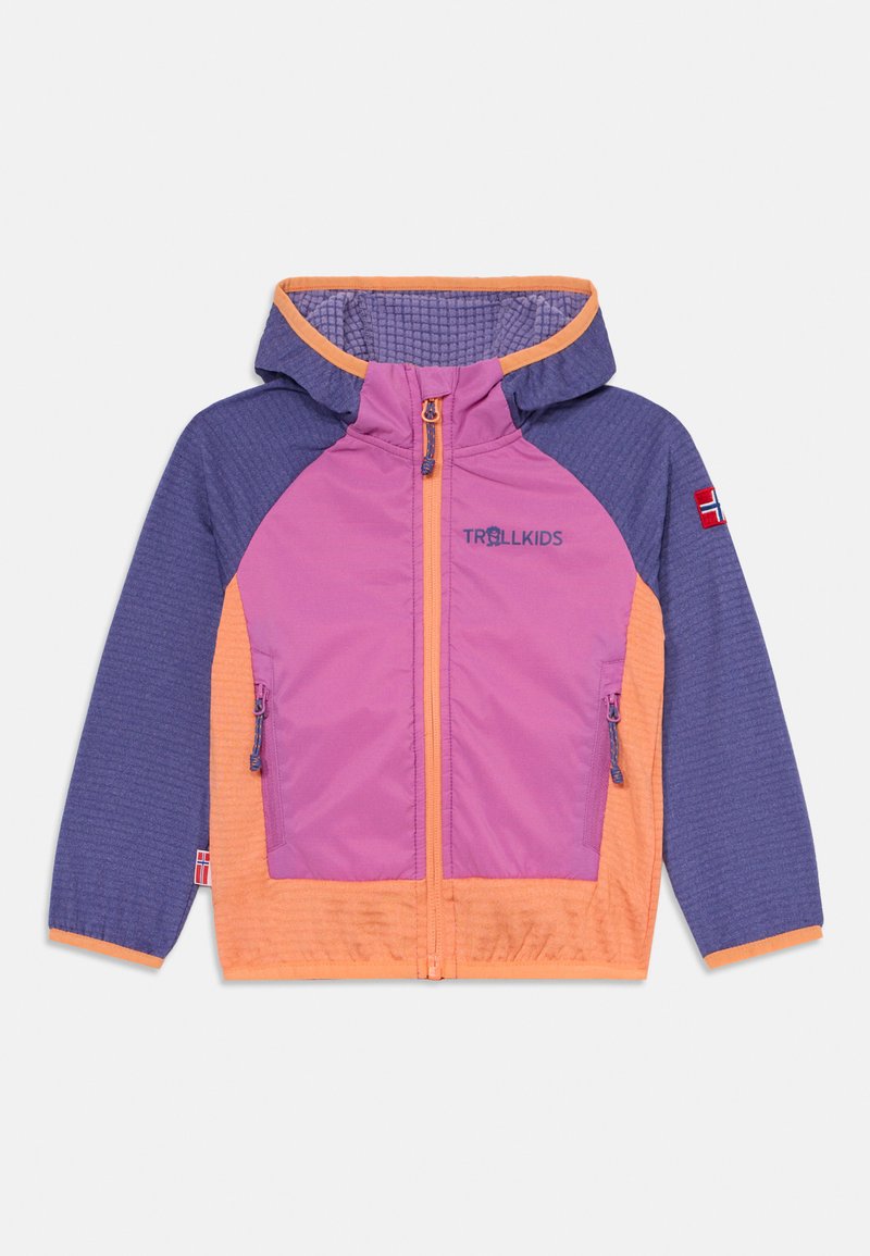 Casaco infantil em roxo, rosa e laranja. Apresenta fecho éclair frontal, capuz e tecido texturizado com bolsos laterais. Inclui detalhe logotipo.