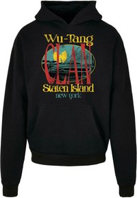 Sort hættetrøje med en farverig grafik, der viser teksten "Wu-Tang Clan" og "Staten Island, New York" samt en illustration af en bro.
