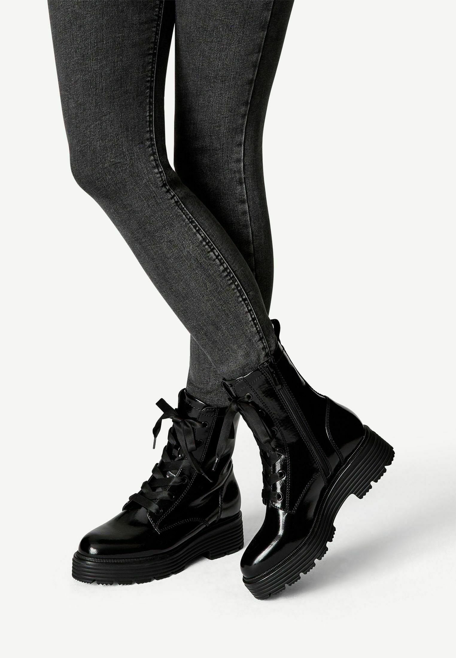 Tamaris Enkellaarsjes met plateauzool - black patent/gemêleerd zwart -  Zalando.nl