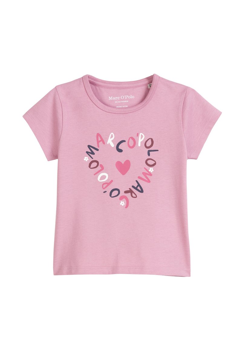Różowa bawełniana koszulka z krótkim rękawem, z okrągłym wzorem graficznym, na którym znajduje się napis "Marc O'Polo" oraz centralne serce w różnych kolorach.