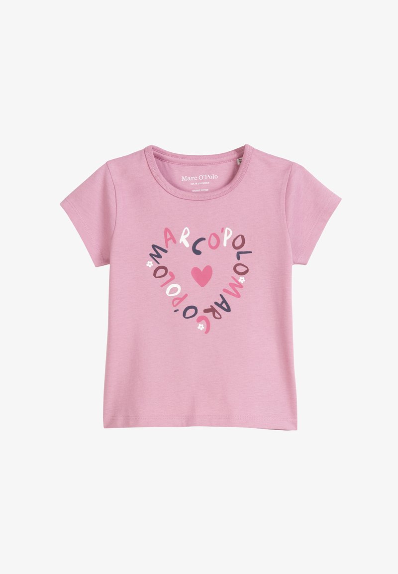 Różowa bawełniana koszulka z krótkim rękawem, z okrągłym wzorem graficznym, na którym znajduje się napis "Marc O'Polo" oraz centralne serce w różnych kolorach.