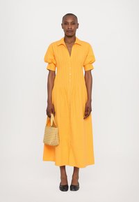Cinq à Sept MONTY DRESS - Marškininė suknelė - papaya