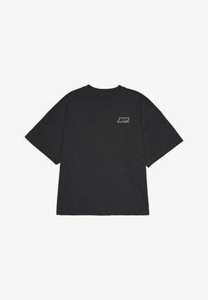 Schwarzes, oversized T-Shirt aus weichem Stoff. Verfügt über ein kleines, kontrastierendes Logo auf der linken Brust. Kurzarm- und Rundhalsausschnitt-Design.