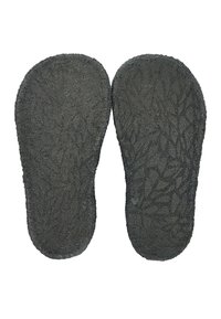 Zwarte schoenenzolen van stof met een gestructureerd, bladpatroon. Het oppervlak is zacht met een fluweelachtige textuur, gevormd voor comfort en ondersteuning.