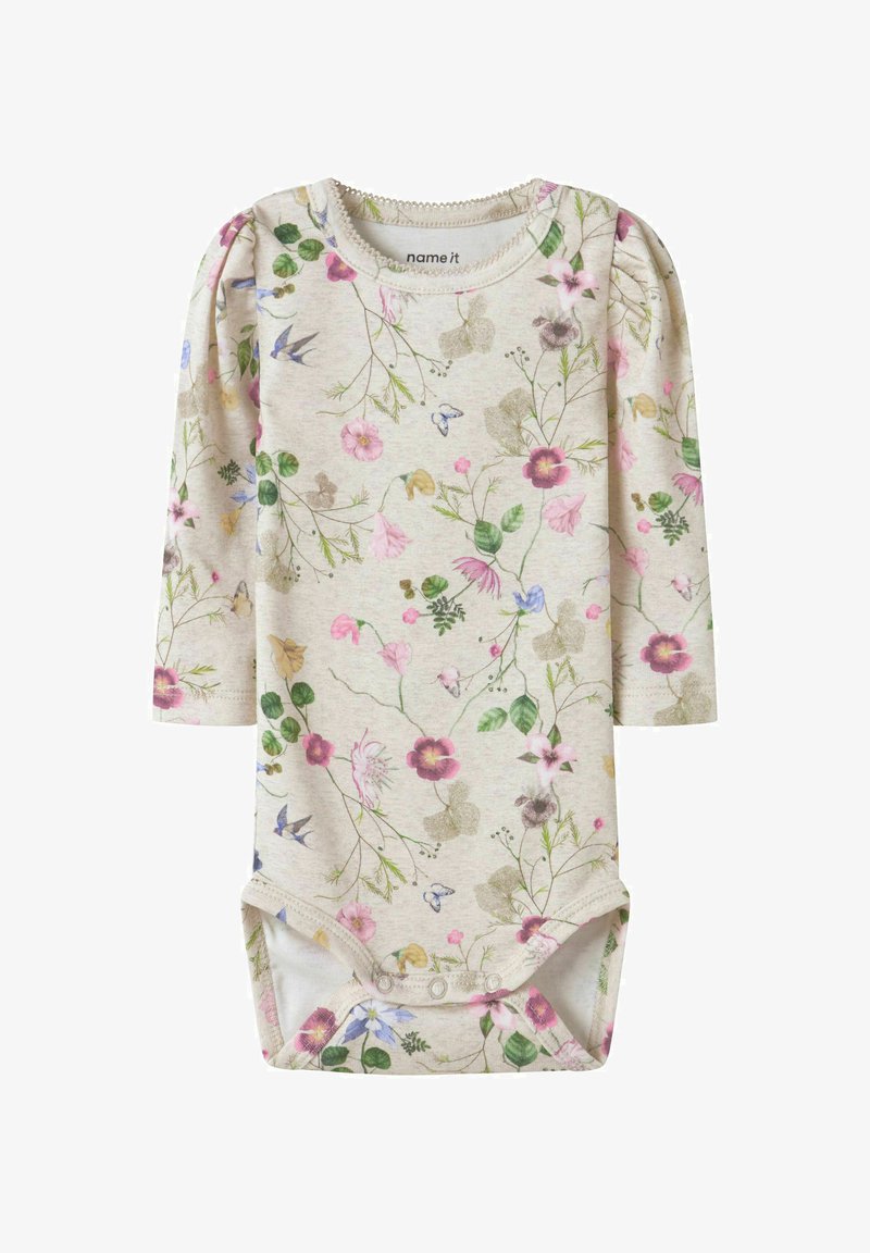 Body bébé beige à manches longues avec imprimé floral et oiseaux rose, violet et vert, doté de boutons-pression au niveau du bas.