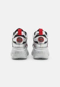 Buffalo Baskets basses - silver/white/red