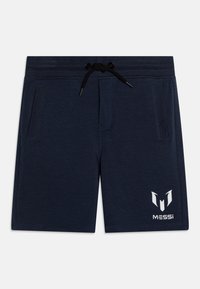 Mørkeblå shorts laget av mykt stoff, med snøring i midjen og to side lommer. Hvitt logo trykt på nedre høyre bein.