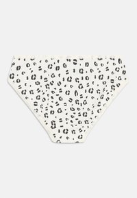 Fehér bikini alsó fekete leopárdmintával. Puha anyagból készült, klasszikus szabású és elasztikus derékpánttal rendelkezik.