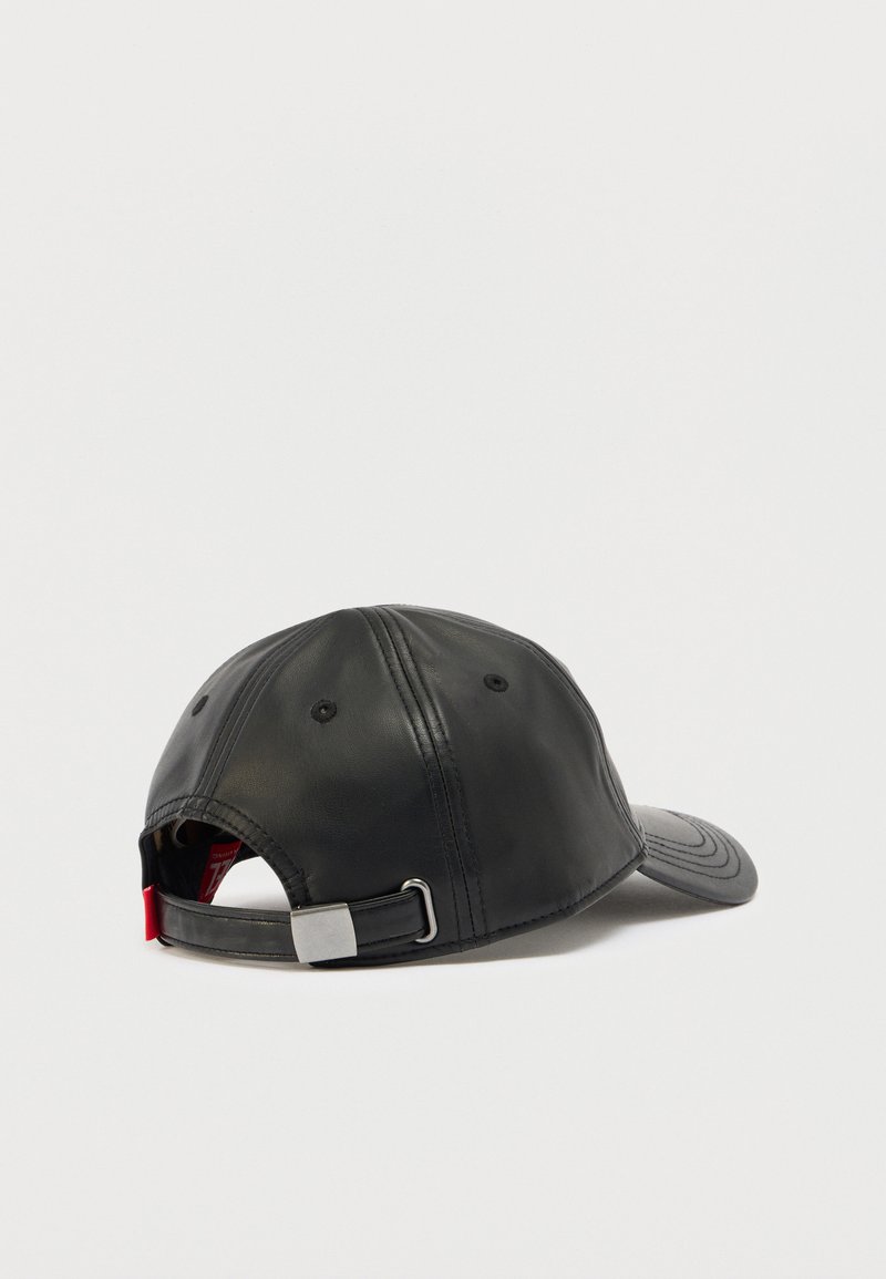 Casquette plate imitation cuir Derbisson, Casquette Aussie Apparel Casquette plate imitation cuir Derbisson, Casquette Aussie Apparel