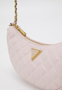 Guess GIULLY TOP ZIP SHOULDER - Rankinė - light rose