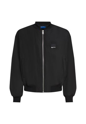 Černá bomber bunda s předním zipem, žebrovaným límcem a manžetami, bočními kapsami a malou nášivkou loga na levé hrudi.