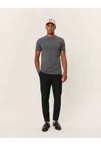 Les Deux NØRREGAARD SEASONAL - Jednoduché tričko - charcoal melange
