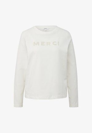 Biała bawełniana koszulka z długim rękawem z napisem "MERCI" w teksturowanych akcentach na wysokości klatki piersiowej, okrągłym dekoltem i luźnym krojem.