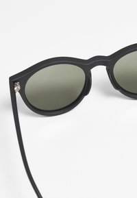 Urban Classics SUNRISE - Akiniai nuo saulės - black/green
