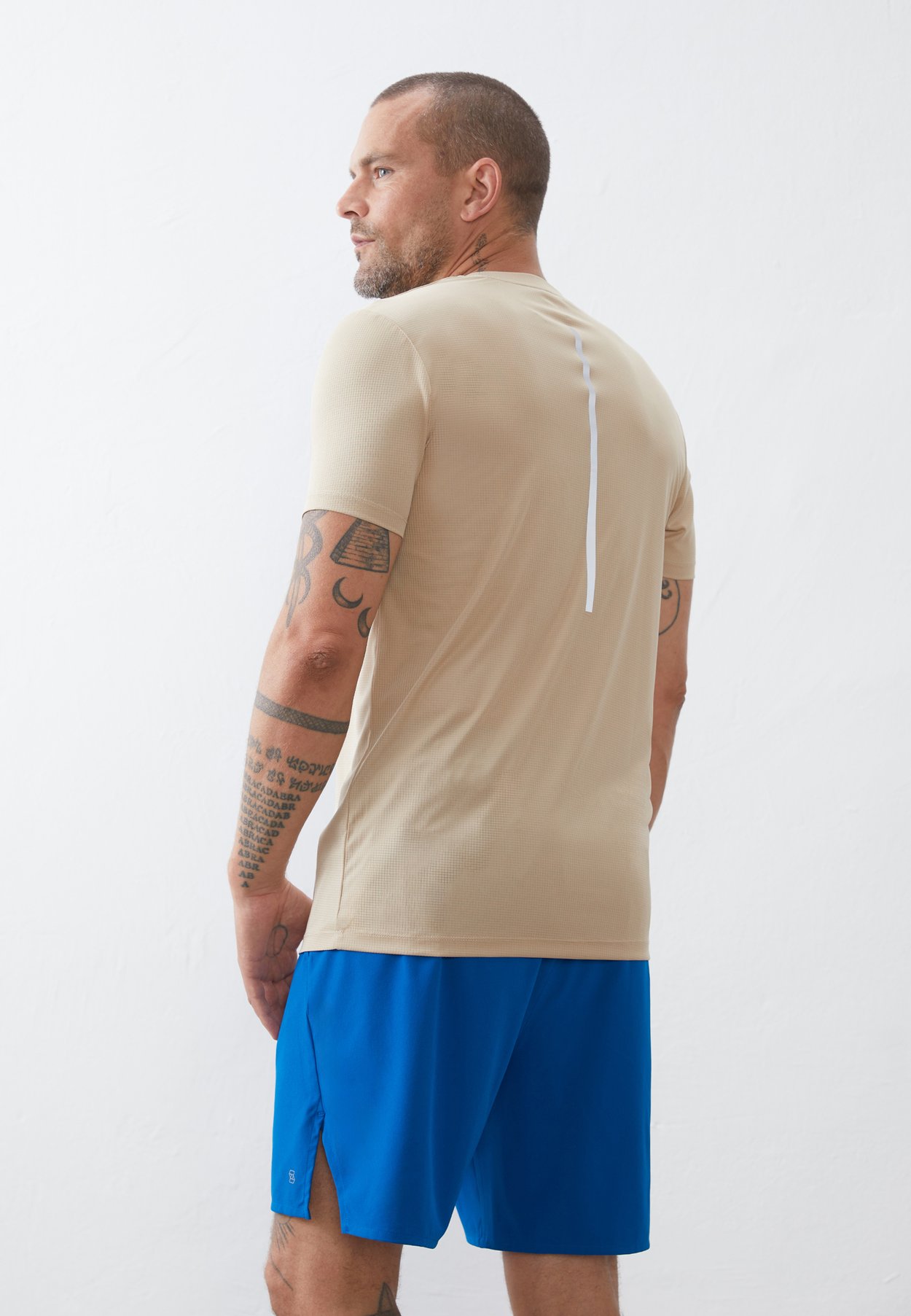 ESSENTIAL RUNNING T-SHIRT WITH REFLECTIVE STRIP