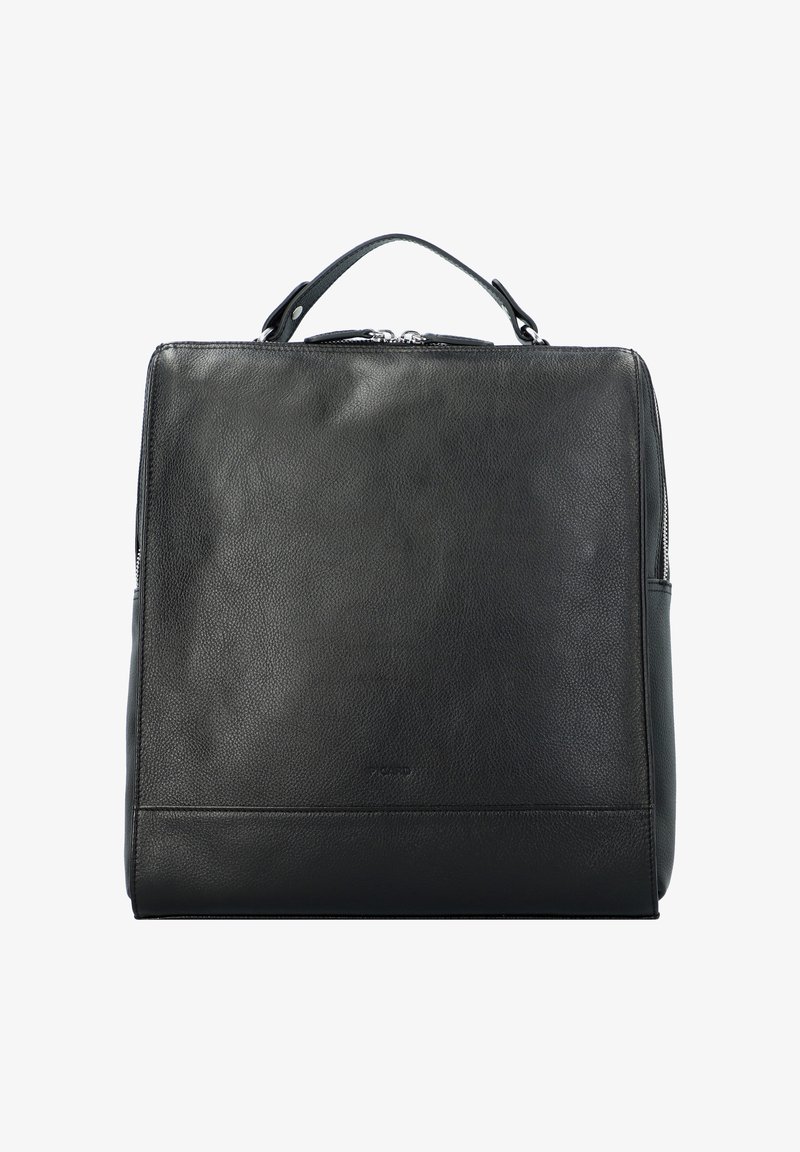 Sac à dos en cuir noir de forme carrée avec poignée supérieure et fermeture éclair argentée sur fond blanc.