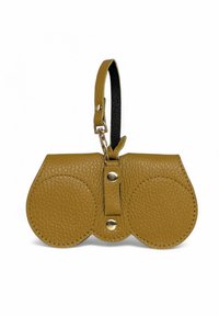 Porte-monnaie en cuir jaune avec des formes arrondies et circulaires, surface texturée, et une poignée noire. Présente un détail de fermeture à bouton pression doré.