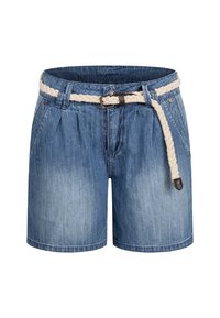 Short en jean délavé bleu clair, avec une ceinture tressée crème et des accents en cuir marron, confectionné dans un tissu doux et texturé.