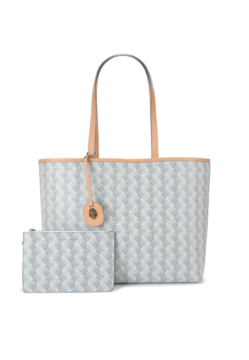 Blauwe geweven tas met tan lederen accenten en een afneembare bijpassende pouch, met een gestructureerd patroon en dubbele schouderbanden.