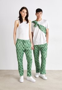 Carlo Colucci TRACKSUIT PANT UNISEX - Tréningruha alsók - light green
