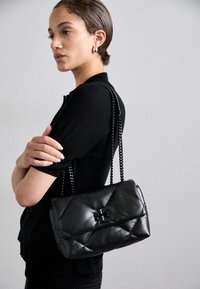 KIRA DIAMOND QUILT POWDER  - Sac bandoulière - black