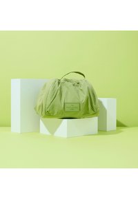 The Flat Lay Co. THE FLAT LAY CO. DRAWSTRING MAKEUP BAG - Neceser - light green parachute