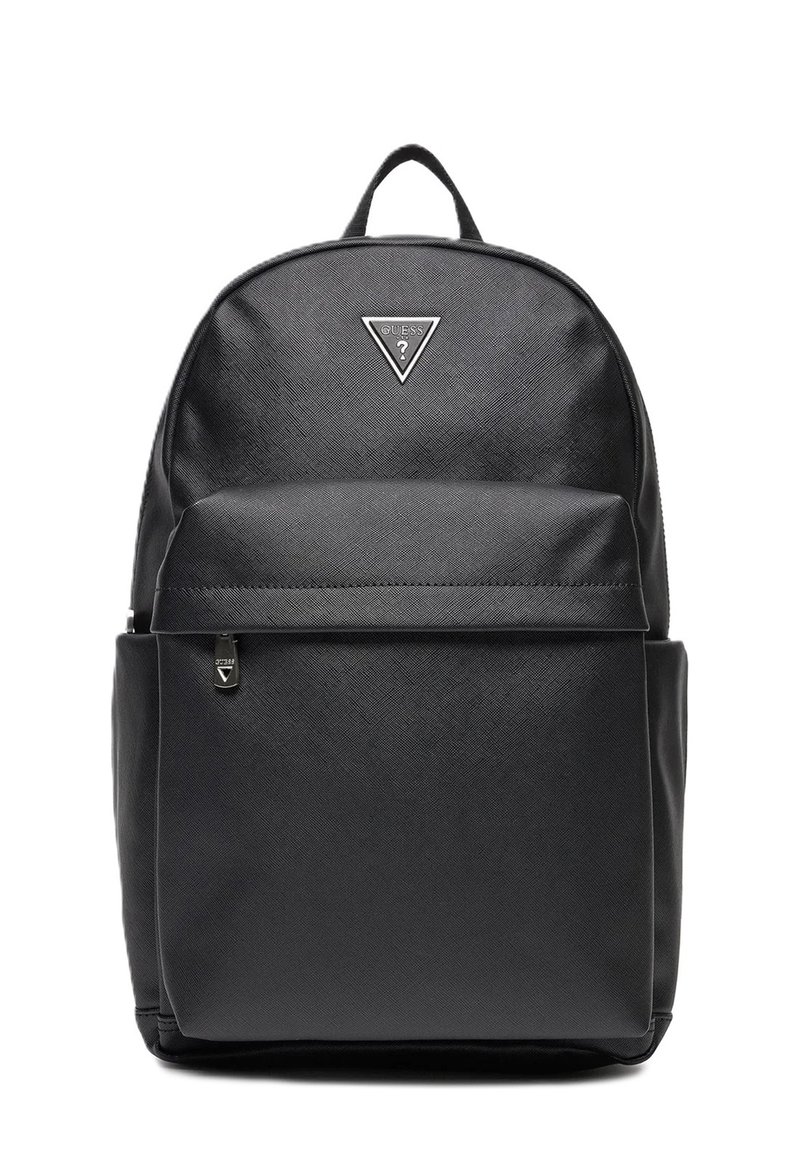 Zaino nero in materiale sintetico testurizzato, con parte superiore arrotondata, tasca frontale con zip e distintivo del logo nella parte alta frontale. Include tasche laterali.
