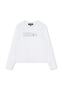 Chemise blanche  à manches longues en coton avec un col rond, arborant le logo DKNY en lettres argentées et noires sur le devant.