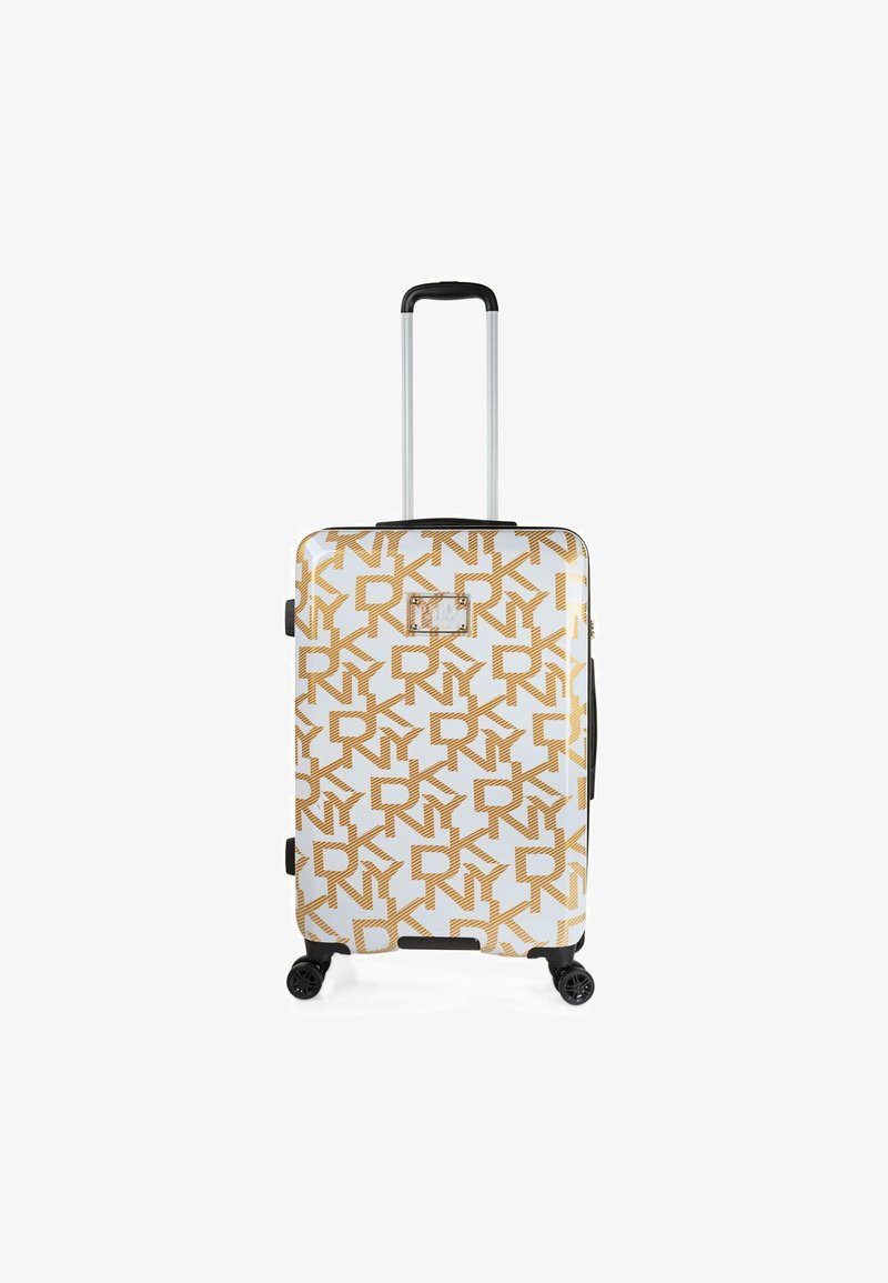 Maleta rígida con un patrón geométrico en beige y dorado, que cuenta con un mango telescópico, cuatro ruedas negras y una superficie texturizada.